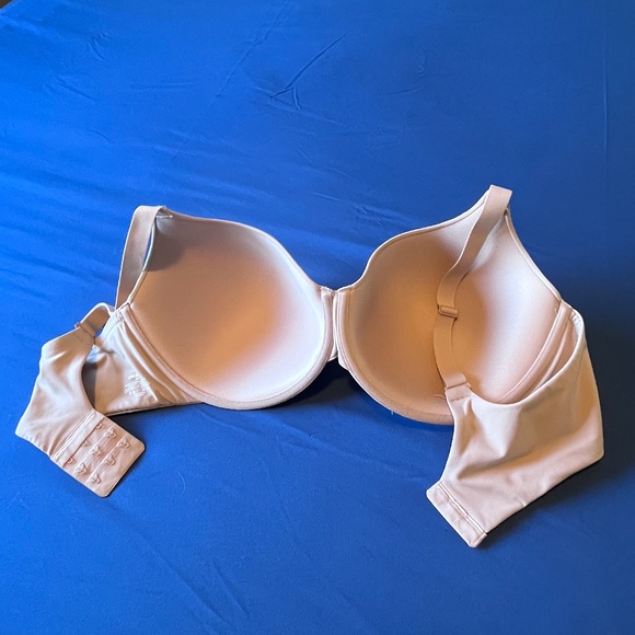 Skims T-Shirt Bra - Picture 3 of 3